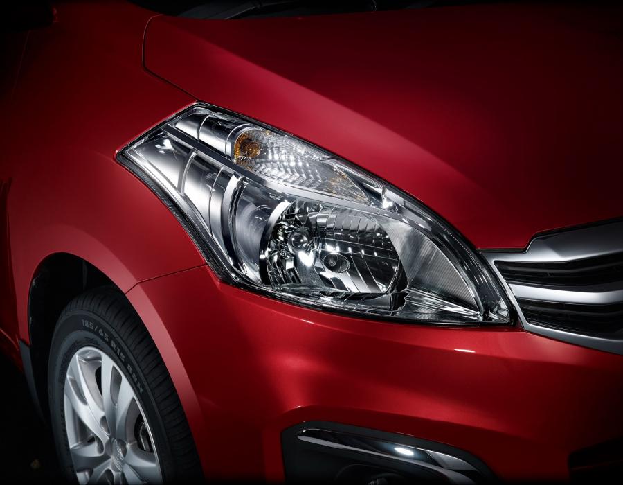 Детали экстерьера Proton Ertiga 2016 года  (фото 9 из 38)